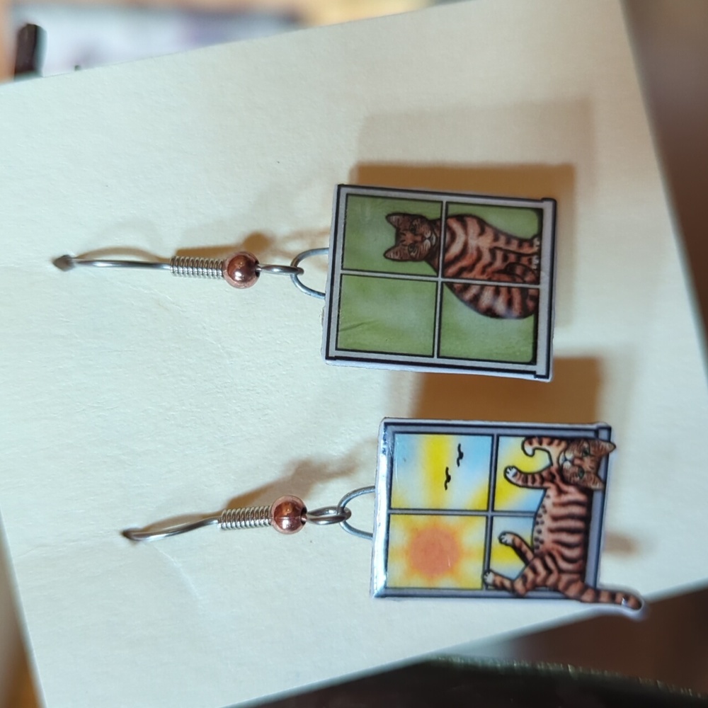 Jabebo Cat in a Window Mismatched Earrings. Like New! - Picture 2 of 4